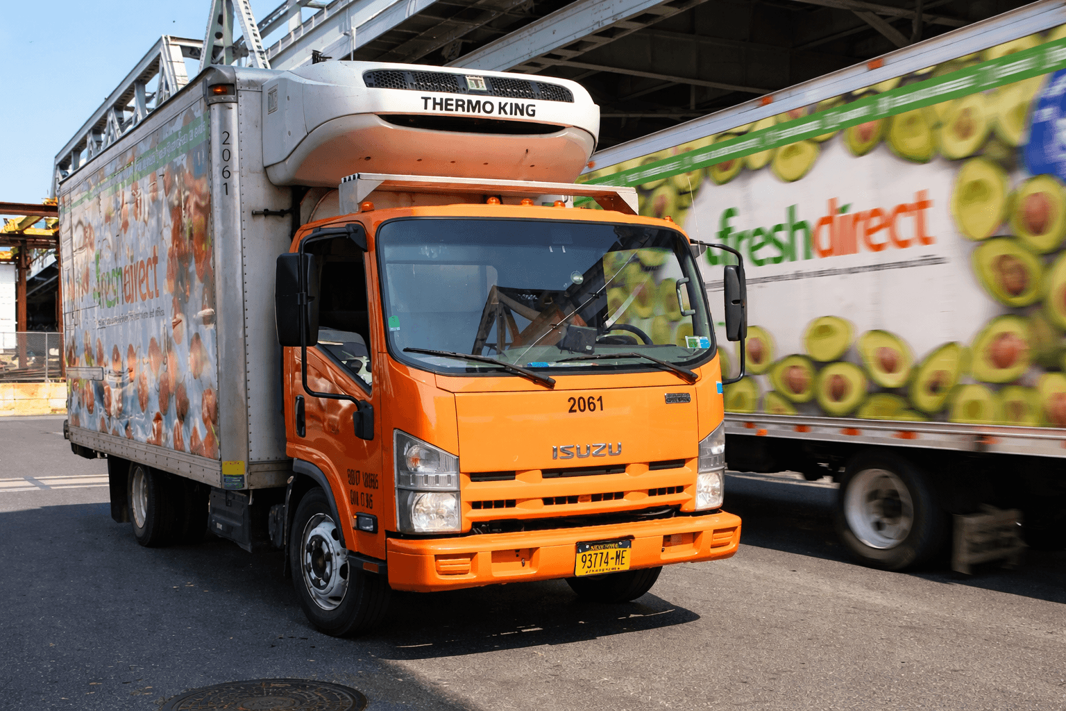 Refrigerated truck for grocery and retail cold chain delivery